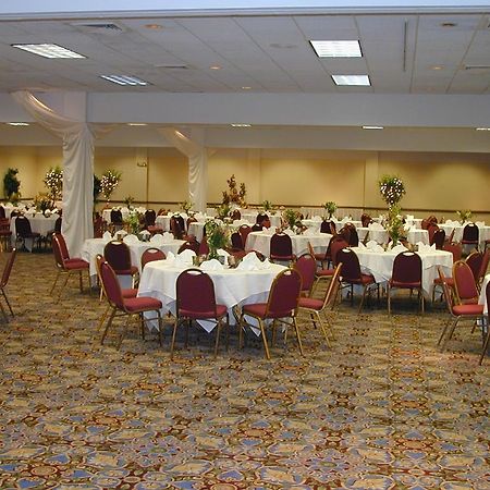 Ramada Plaza Hotel Columbus Bagian luar foto