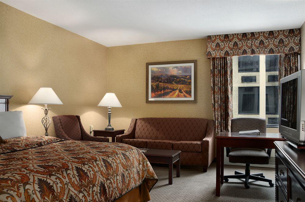 Ramada Plaza Hotel Columbus Ruang foto